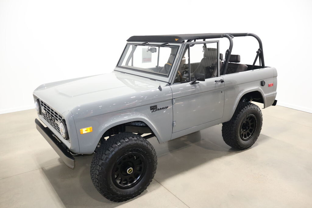Ford-Bronco-1976-SUV-3