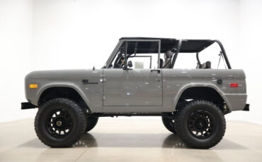 Ford-Bronco-1976-SUV-4