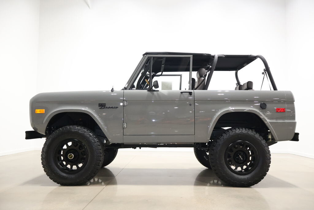 Ford-Bronco-1976-SUV-4