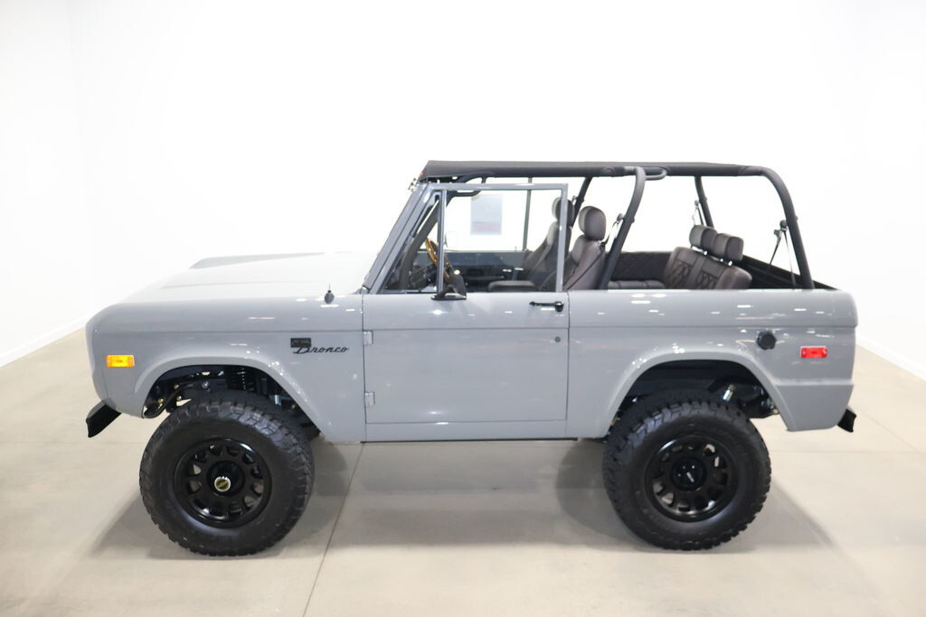 Ford-Bronco-1976-SUV-5