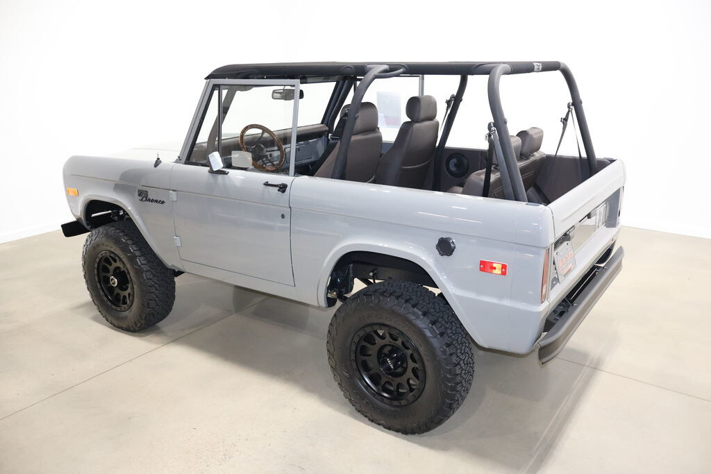 Ford-Bronco-1976-SUV-7