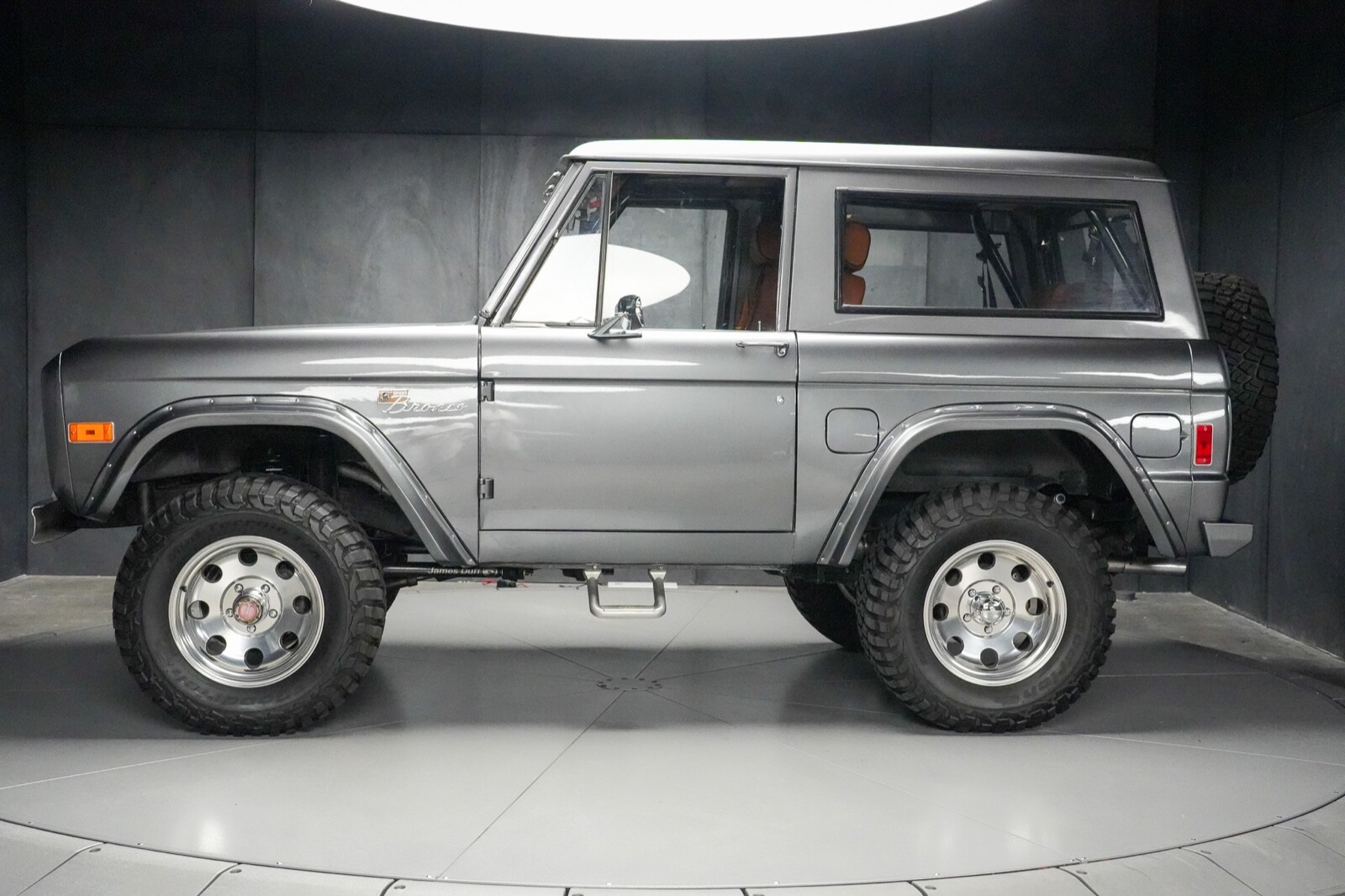 Ford-Bronco-1977-1