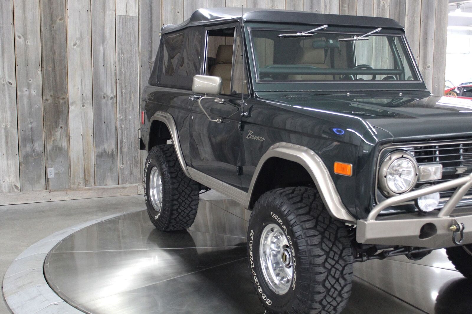 Ford-Bronco-1977-Restomod-10