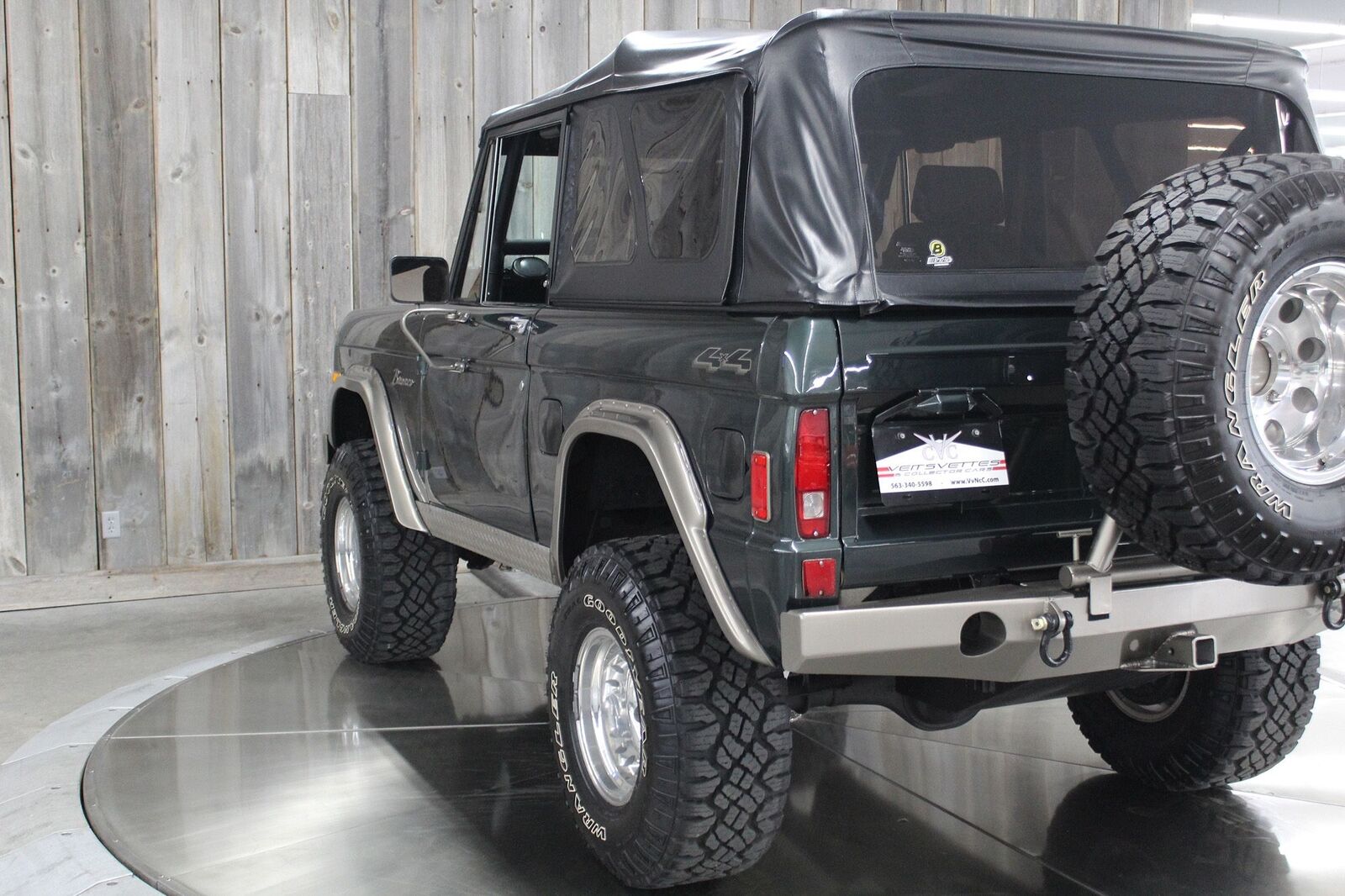 Ford-Bronco-1977-Restomod-12