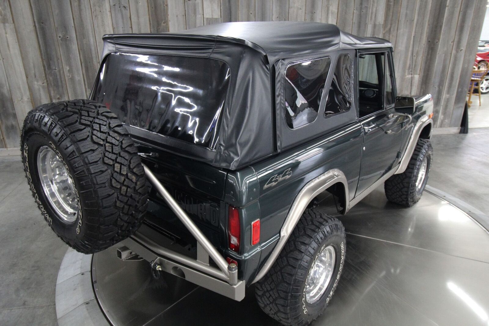Ford-Bronco-1977-Restomod-18