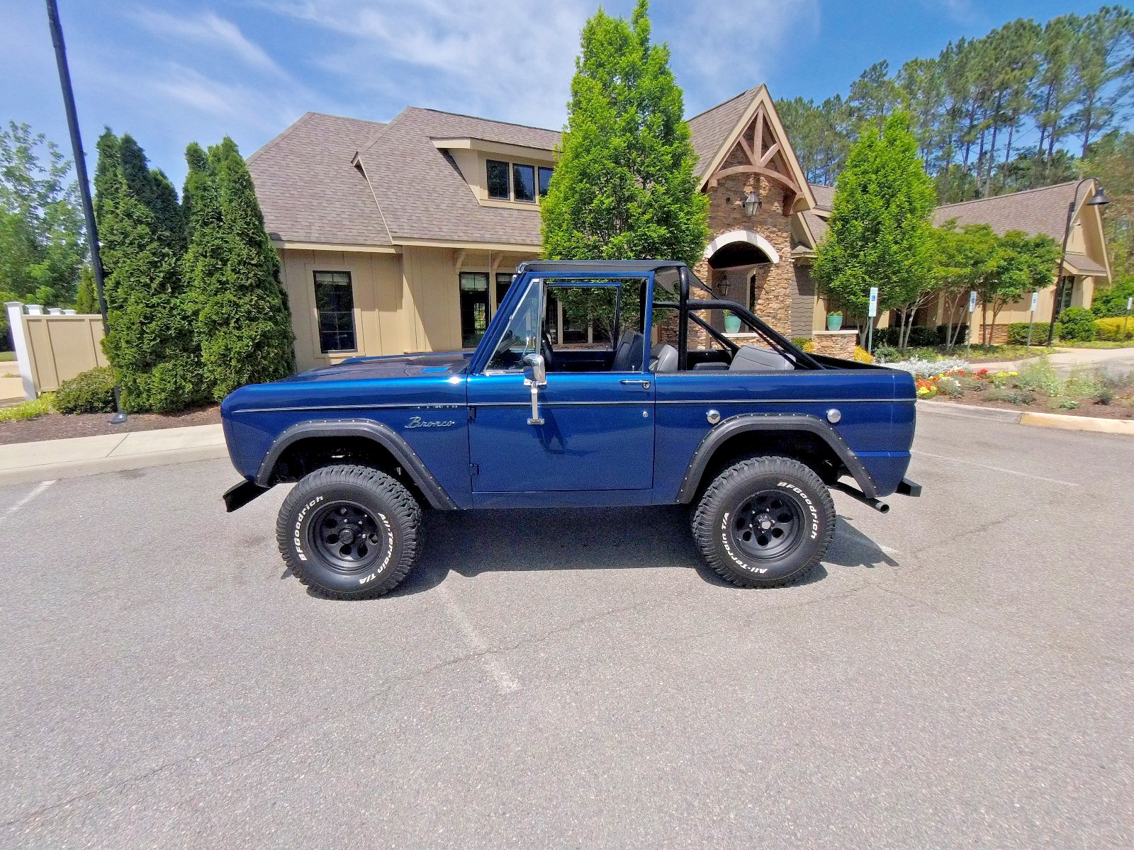 Ford-Bronco-1977-SUV