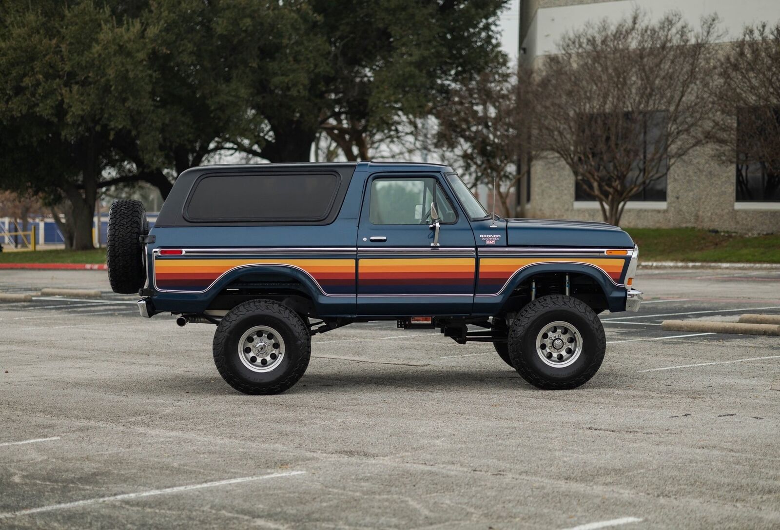 Ford-Bronco-1978-SUV-10