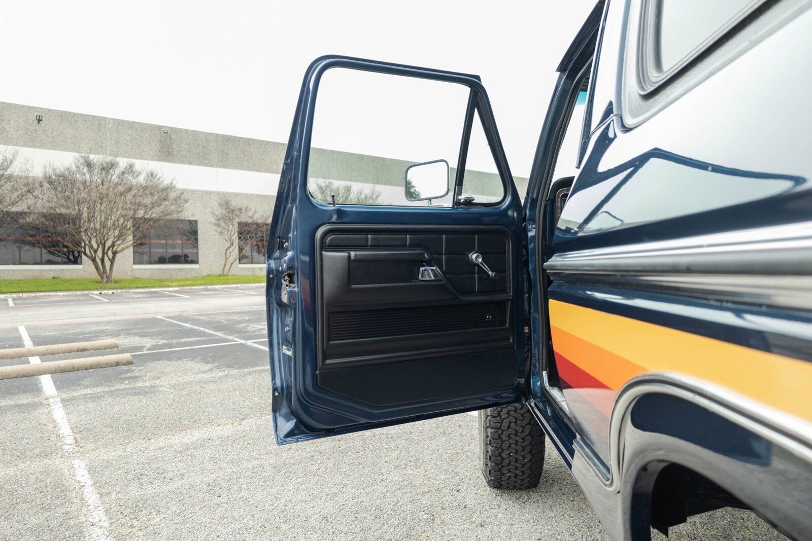 Ford-Bronco-1978-SUV-35