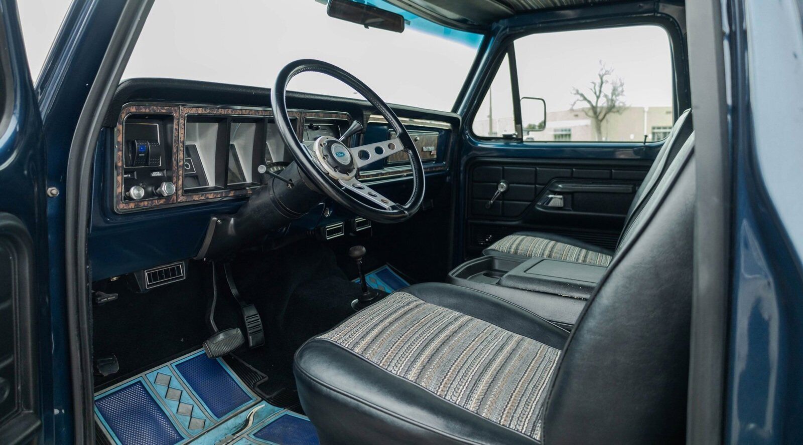 Ford-Bronco-1978-SUV-38