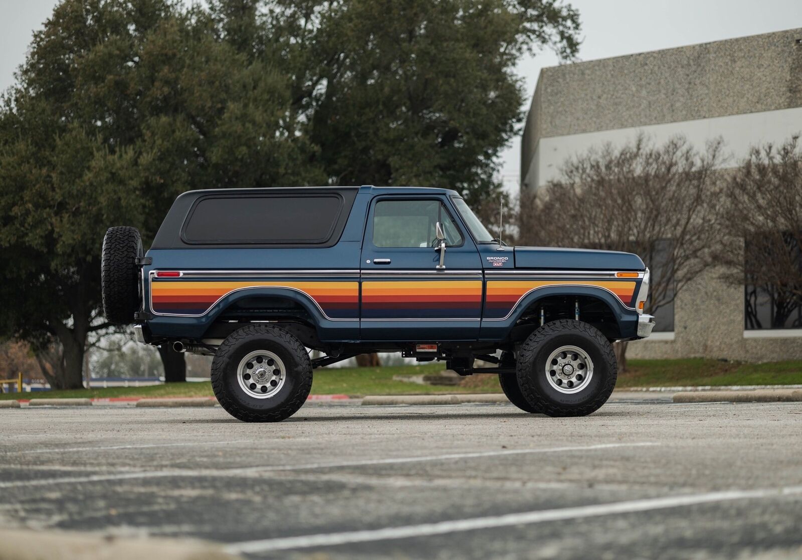 Ford-Bronco-1978-SUV-8
