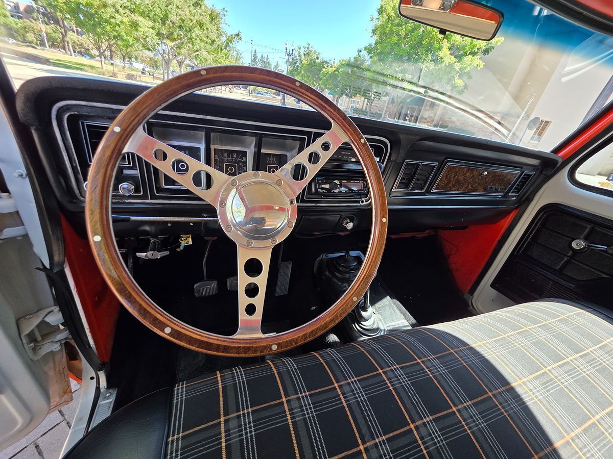 Ford-Bronco-1979-11