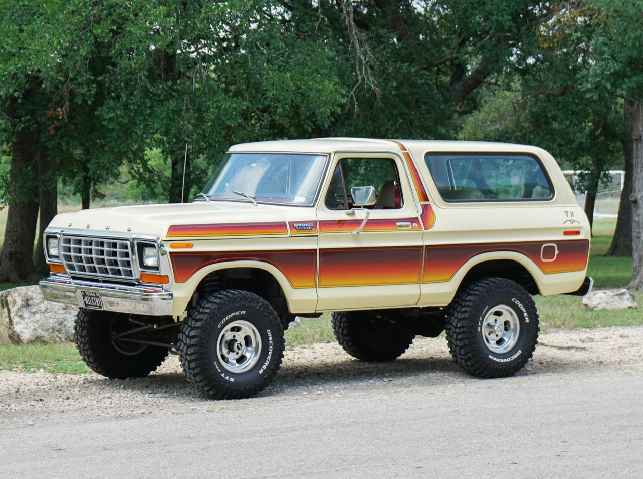 Ford-Bronco-1979-SUV-1