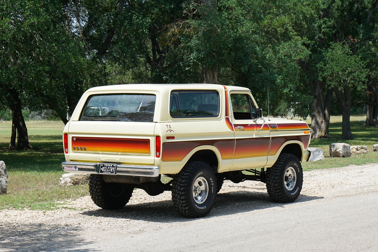 Ford-Bronco-1979-SUV-11