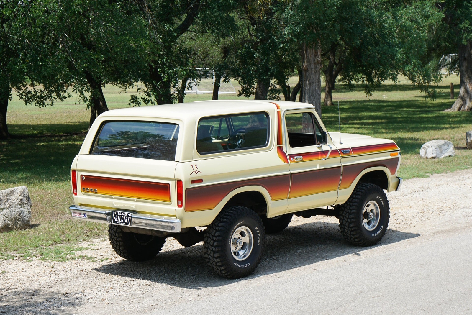 Ford-Bronco-1979-SUV-12