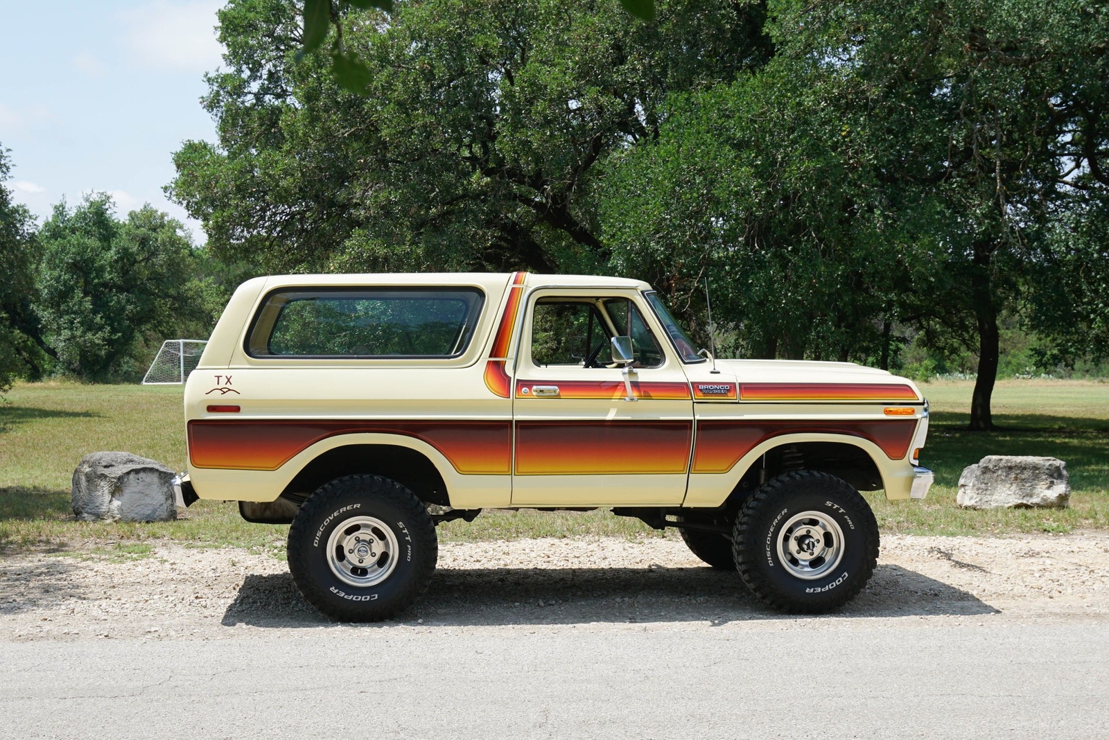 Ford-Bronco-1979-SUV-14