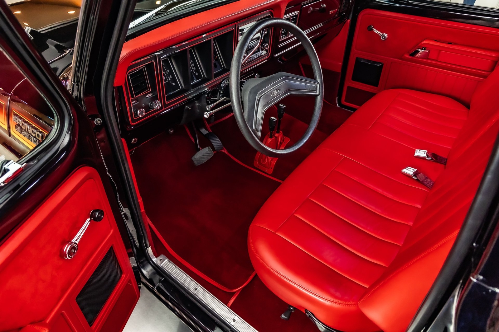Ford-Bronco-1979-SUV-2