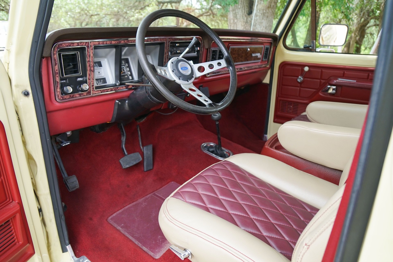 Ford-Bronco-1979-SUV-3