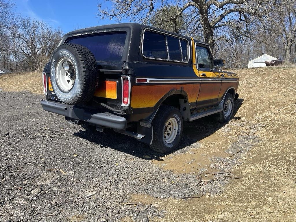 Ford-Bronco-1979-SUV-4