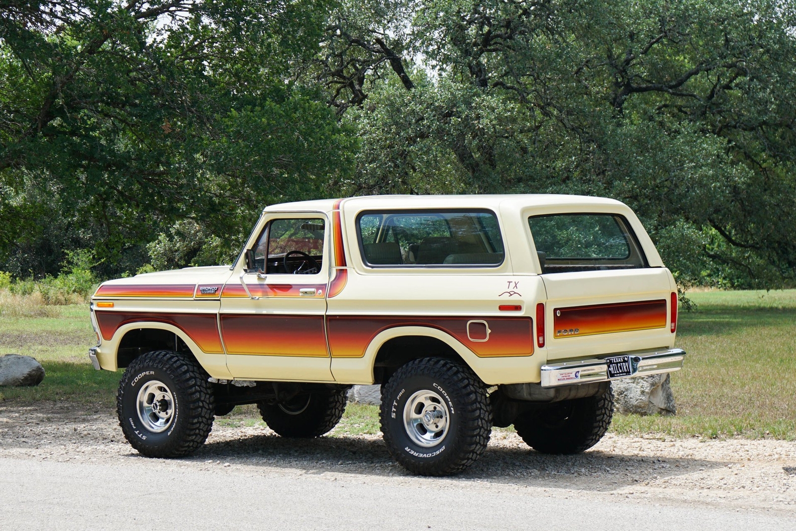 Ford-Bronco-1979-SUV-5
