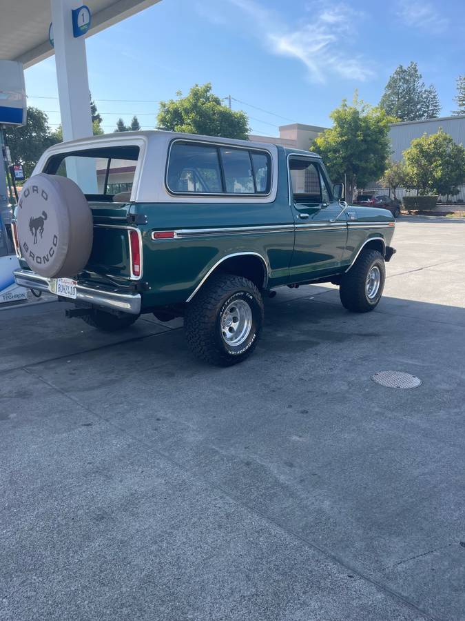Ford Bronco  1979 green