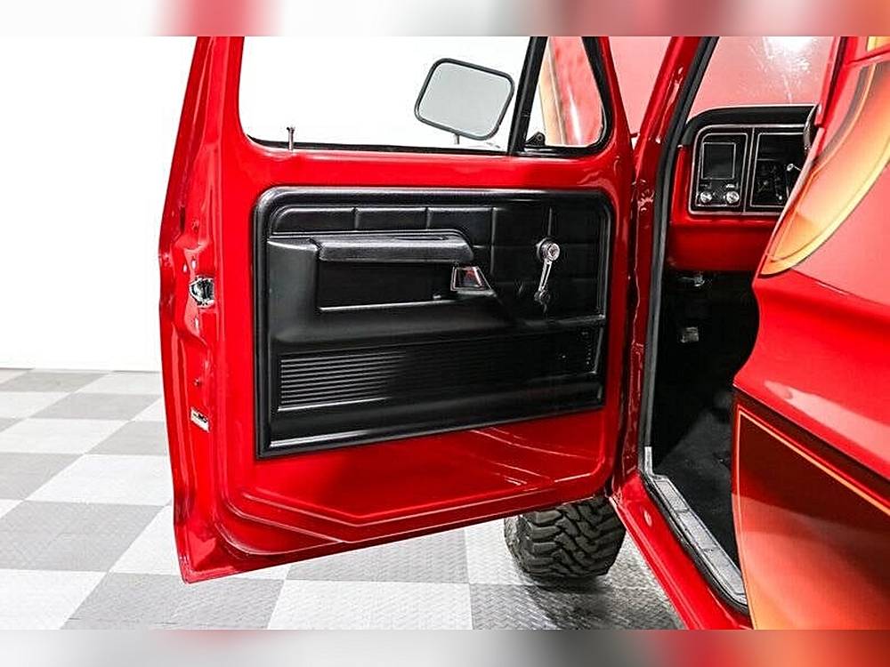 Ford-Bronco-1979-red-11