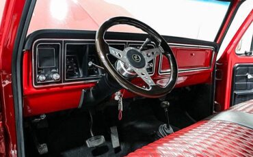 Ford-Bronco-1979-red-12