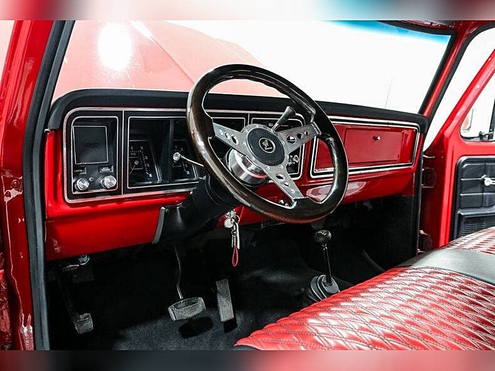 Ford-Bronco-1979-red-12
