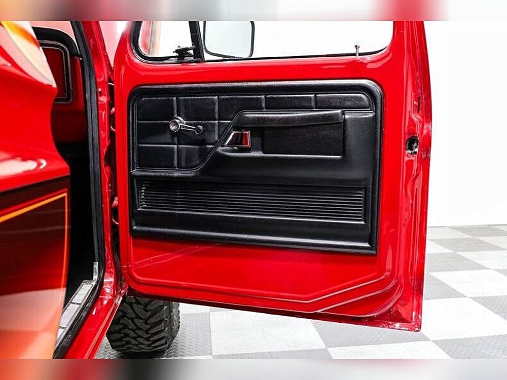 Ford-Bronco-1979-red-14