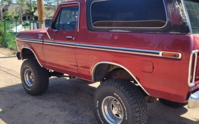 Ford Bronco  1979 red