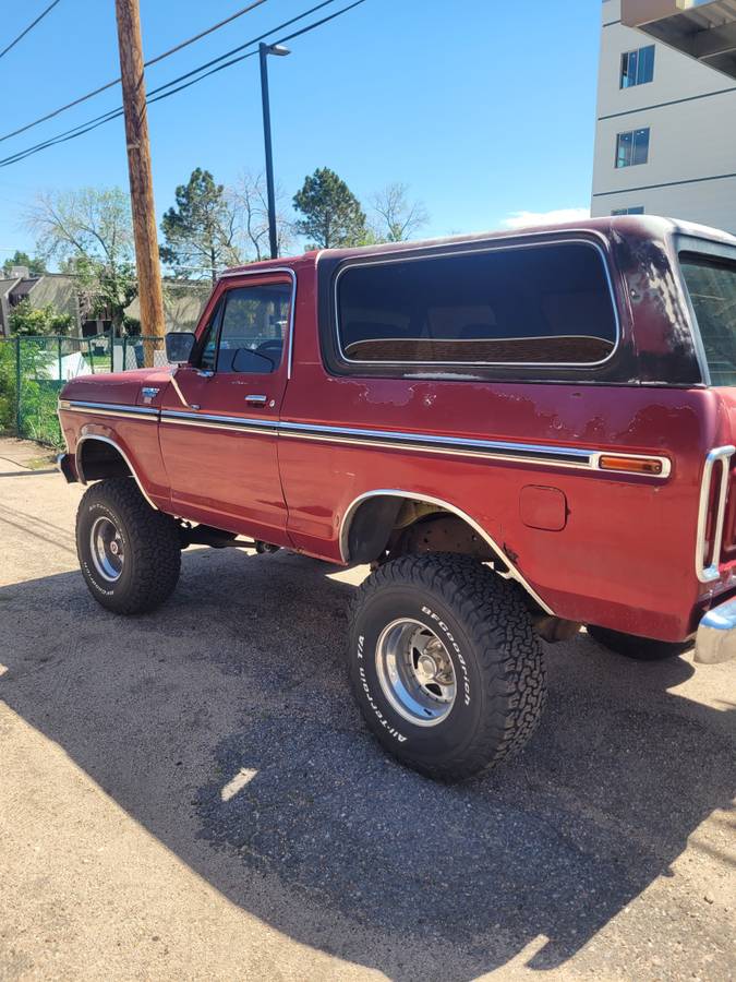 Ford Bronco  1979 red