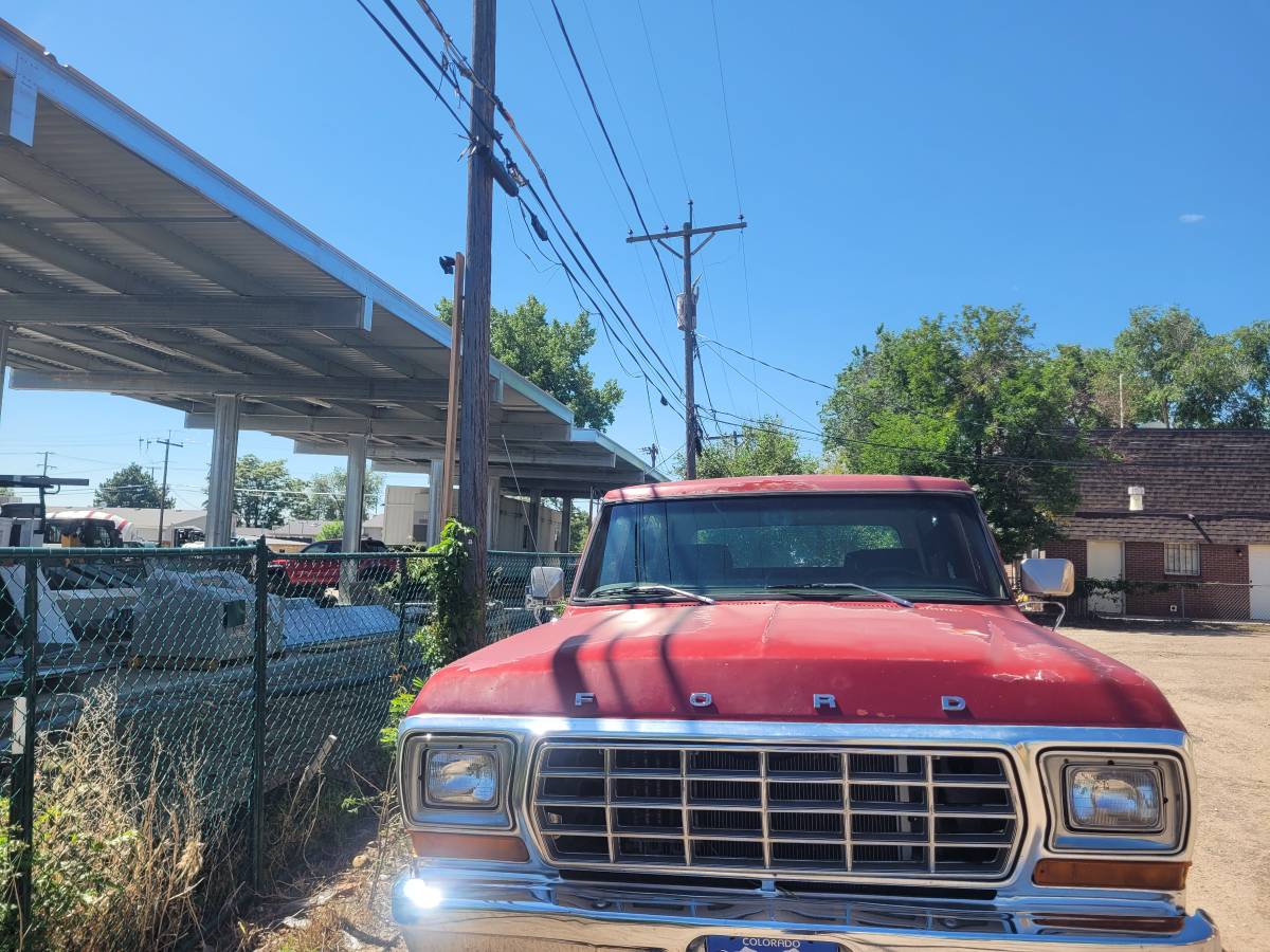 Ford-Bronco-1979-red-5