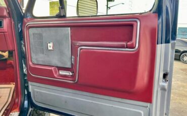 Ford-Bronco-1983-14