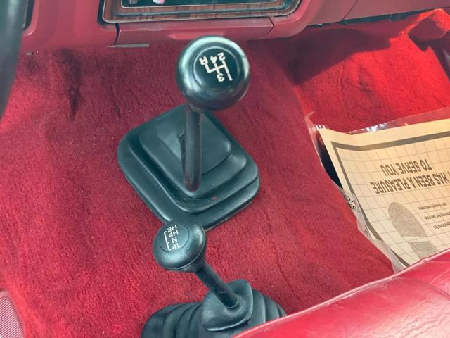 Ford-Bronco-1983-15