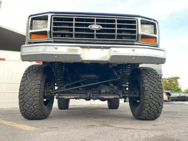 Ford-Bronco-1983-18