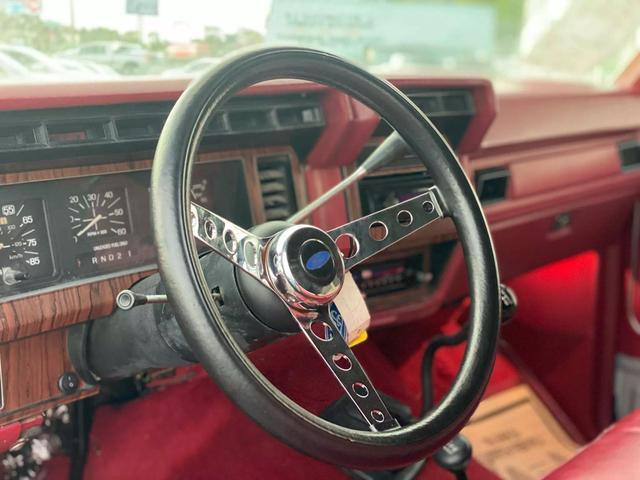 Ford-Bronco-1983-25