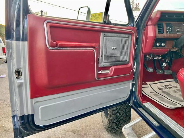 Ford-Bronco-1983-28