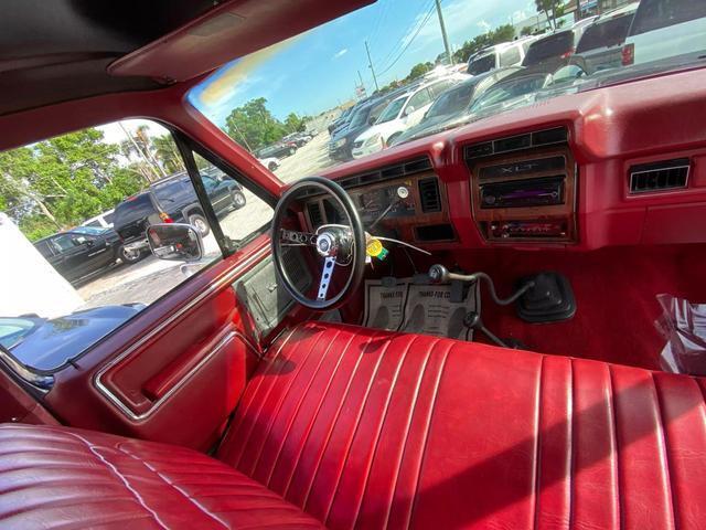 Ford-Bronco-1983-35