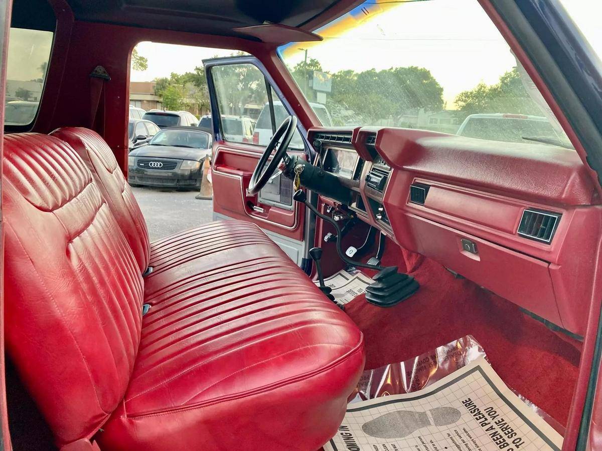 Ford-Bronco-1983-silver-11