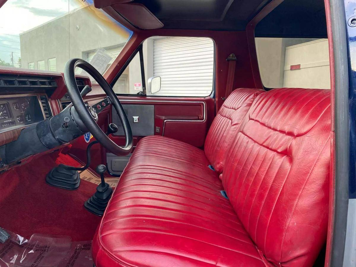 Ford-Bronco-1983-silver-12