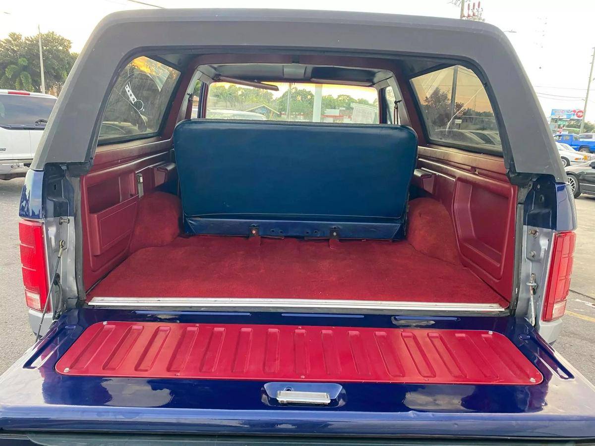 Ford-Bronco-1983-silver-3