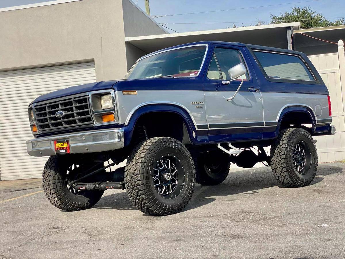 Ford-Bronco-1983-silver-6