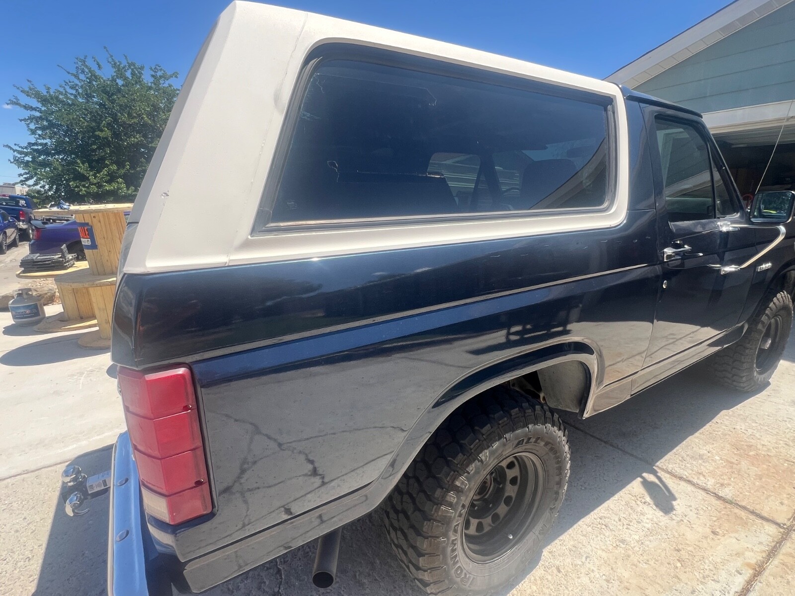 Ford-Bronco-1985-SUV-12