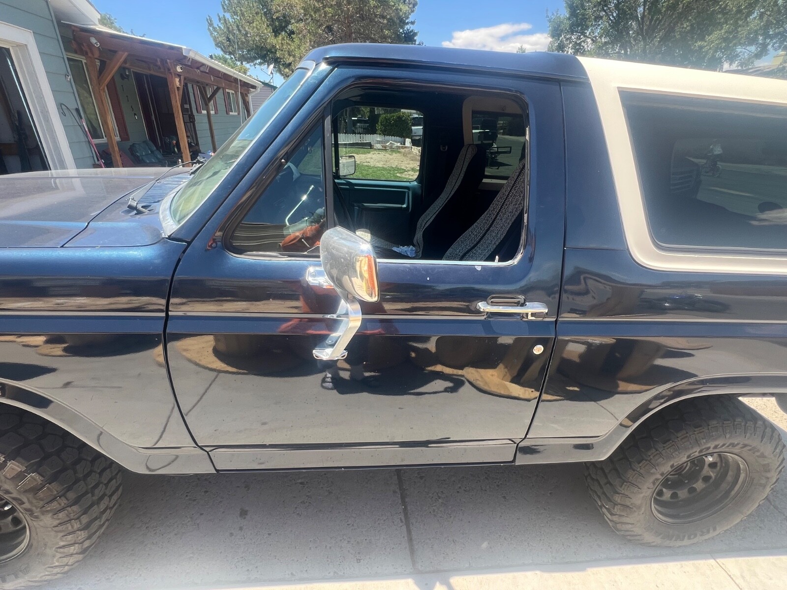 Ford-Bronco-1985-SUV-3