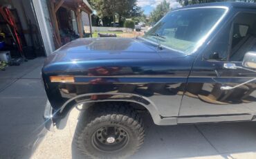 Ford-Bronco-1985-SUV-4