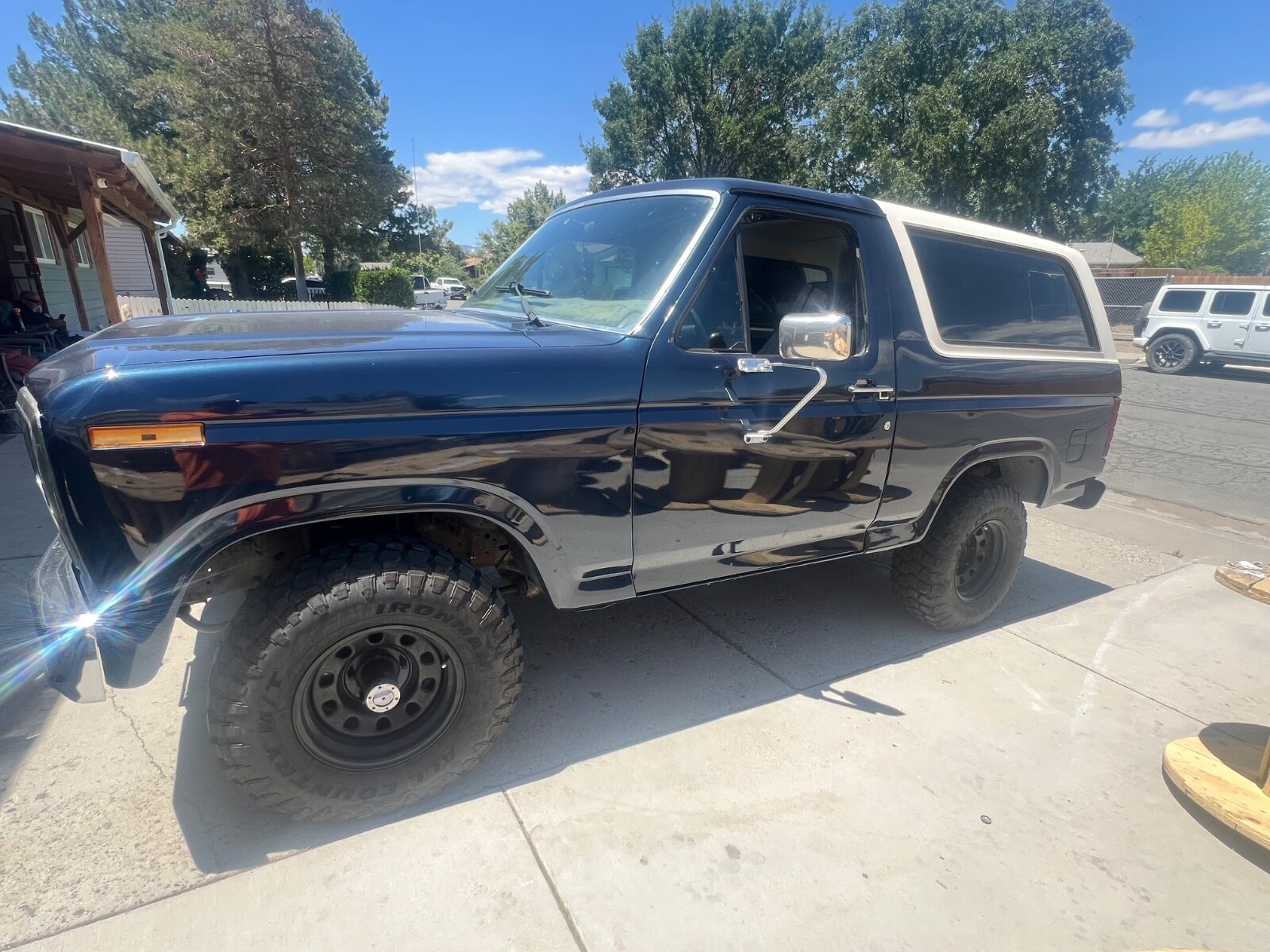 Ford-Bronco-1985-SUV-5