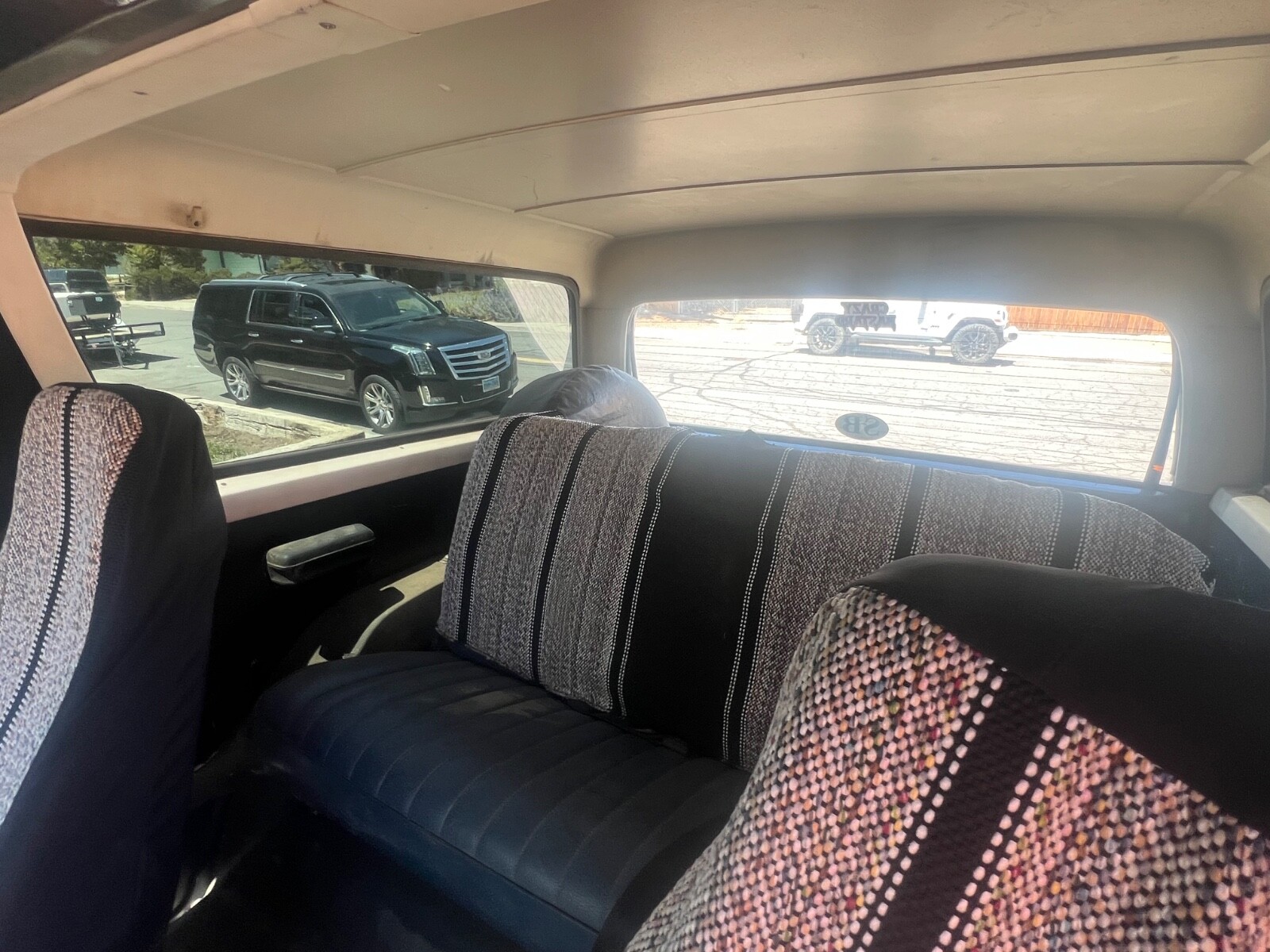 Ford-Bronco-1985-SUV-9