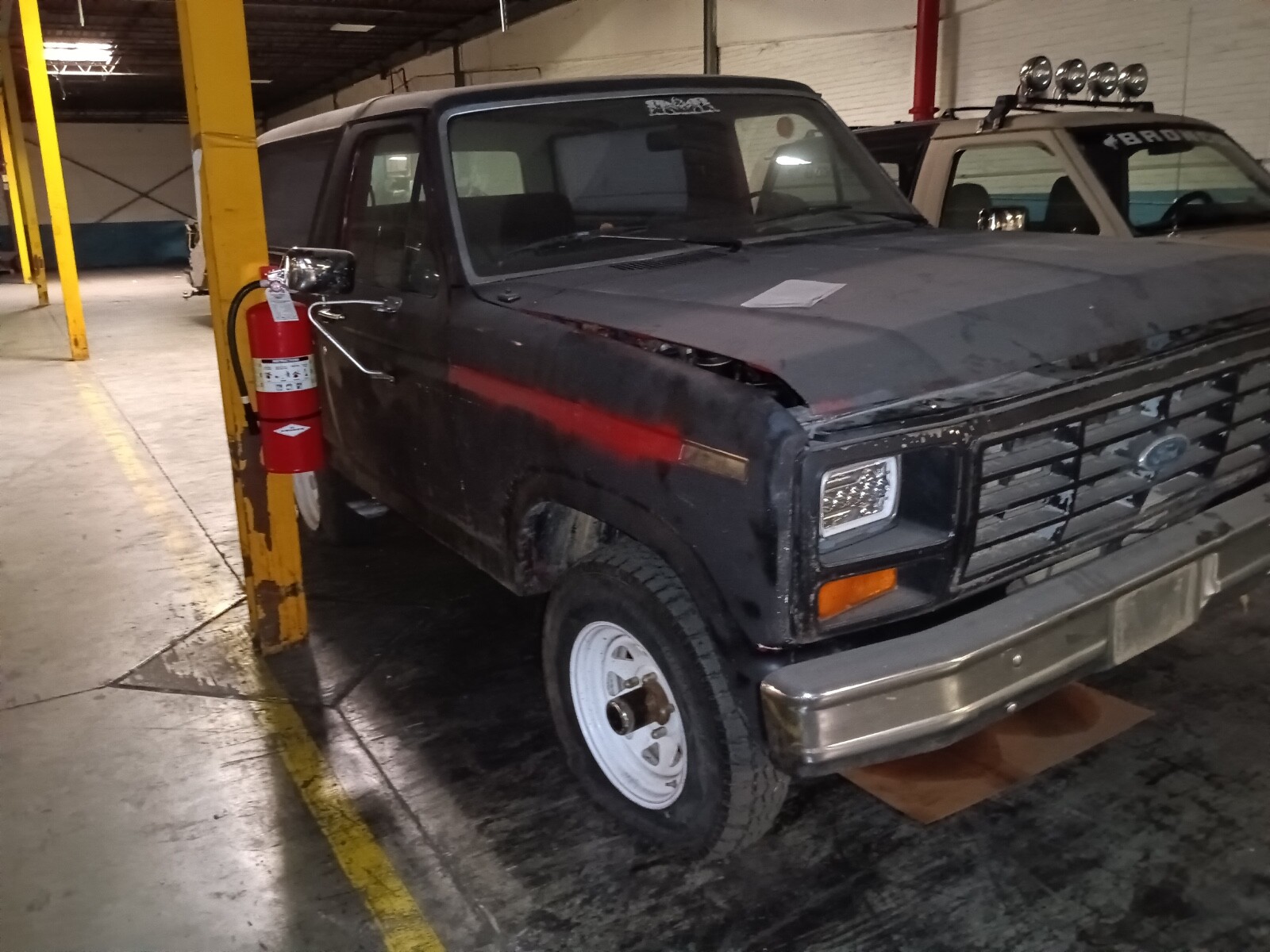 Ford-Bronco-1986-SUV-11