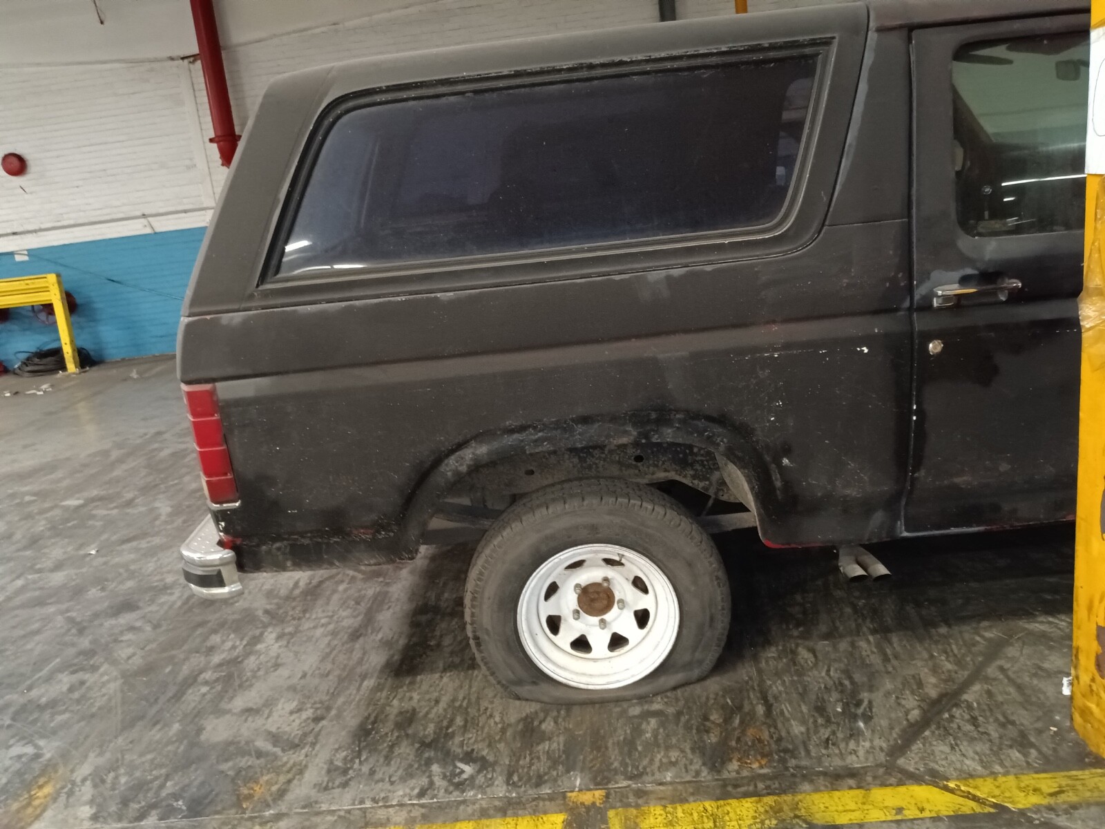 Ford-Bronco-1986-SUV-18