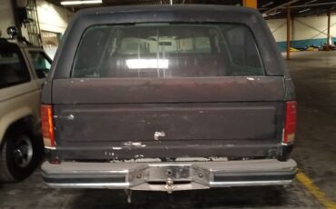 Ford-Bronco-1986-SUV-2