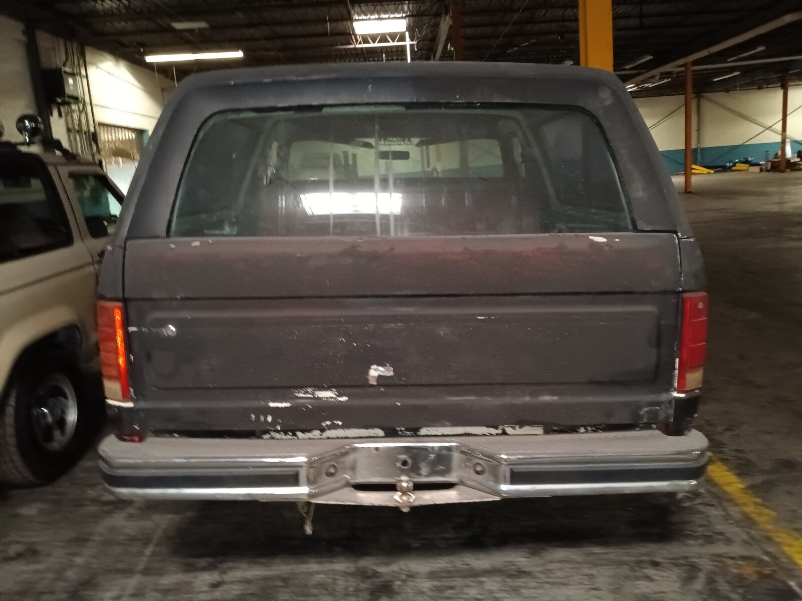 Ford-Bronco-1986-SUV-2
